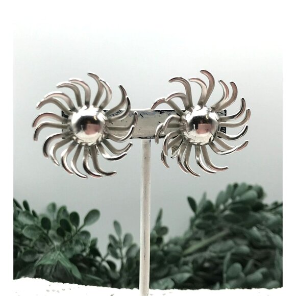 Vintage Sunburst Flower Design Silver Tone Clip-On Earrings - Picture 2 of 4